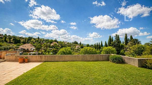 Maison de Standing à vendre avec piscine et vue dégagée sur les Collines