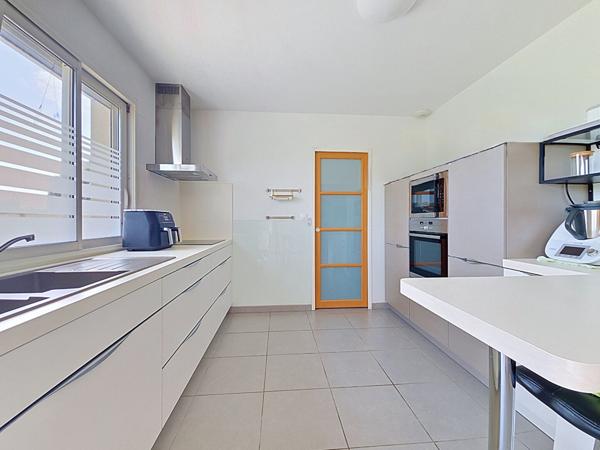 Exclusivité Nestenn - Maison récente plain-pied 101 m² - 3 chambres - Vue dégagée - Péchabou