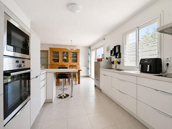 Exclusivité Nestenn - Maison récente plain-pied 101 m² - 3 chambres - Vue dégagée - Péchabou