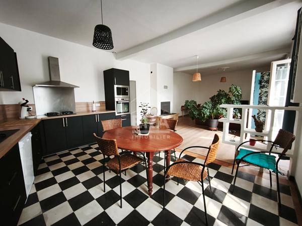 Maison rénovée avec grande pièce de vie