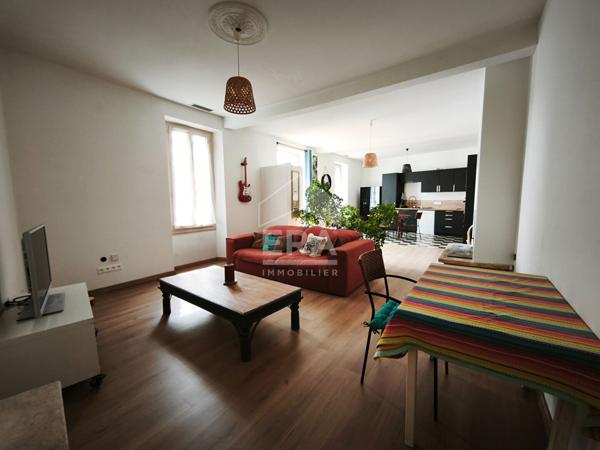 Maison rénovée avec grande pièce de vie