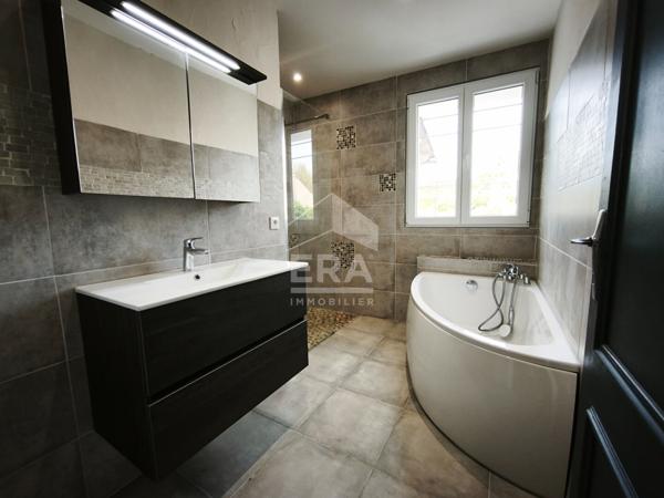 Maison rénovée avec grande pièce de vie