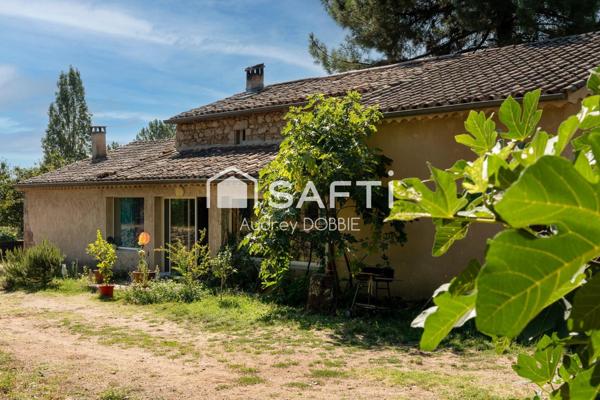Lablachere : Maison Pierre et gite sur un terrain de 1900m2