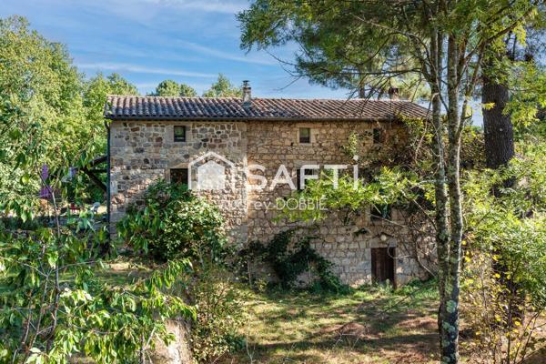 Lablachere : Maison Pierre et gite sur un terrain de 1900m2