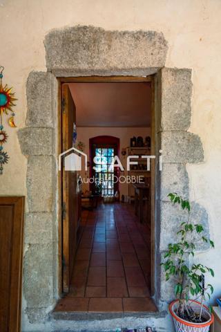 Lablachere : Maison Pierre et gite sur un terrain de 1900m2
