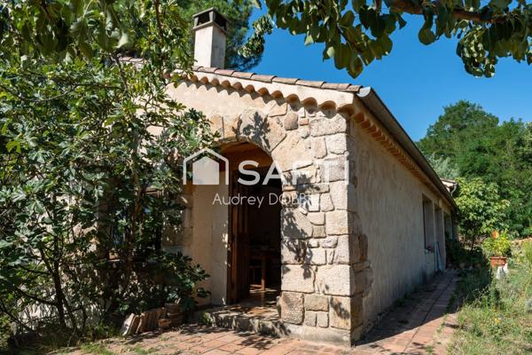 Lablachere : Maison Pierre et gite sur un terrain de 1900m2