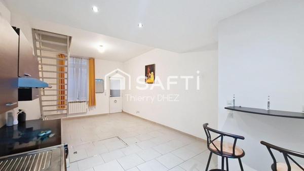 Charmante maison rénovée de 73 m², sans travaux, avec petit extérieur. Petite rue calme, proche Tourcoing, idéale premier achat.