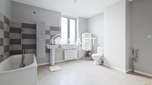 Charmante maison rénovée de 73 m², sans travaux, avec petit extérieur. Petite rue calme, proche Tourcoing, idéale premier achat.