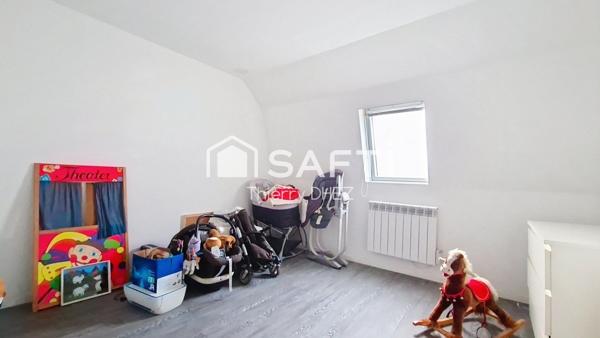 Charmante maison rénovée de 73 m², sans travaux, avec petit extérieur. Petite rue calme, proche Tourcoing, idéale premier achat.