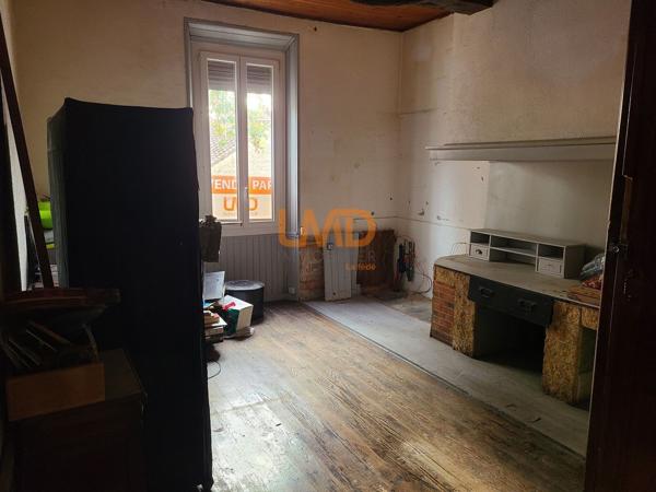 Maison de village de 120 m2 habitable environ sur 3 niveaux de 70 m2.