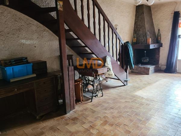 Maison de village de 120 m2 habitable environ sur 3 niveaux de 70 m2.