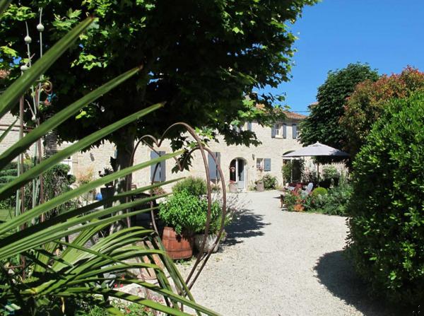 CHARENTAISE 15 PIECES 426 M²