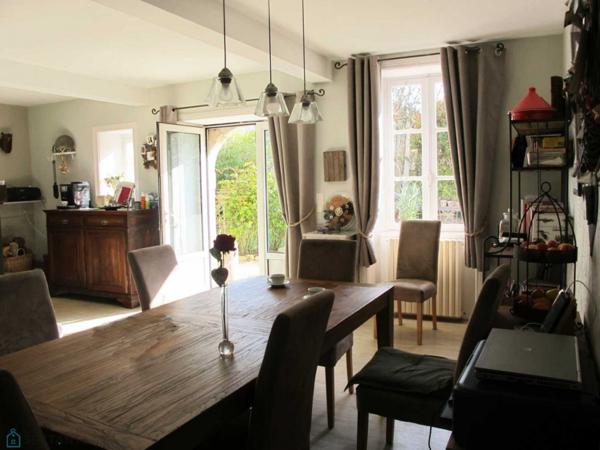 CHARENTAISE 15 PIECES 426 M²