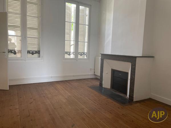 Vente appartement Saintes : 221 000 € - AJP Immobilier Saintes