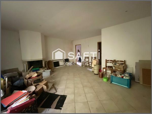 Maison à rénover entièrement sur terrain de 2400m2