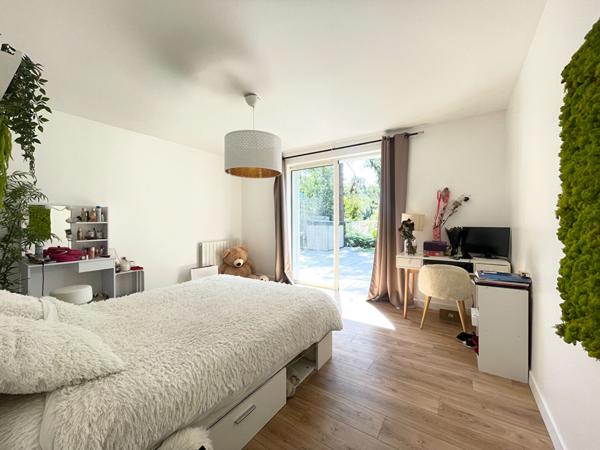 Maison à vendre à Verrières-le-Buisson ,Quartier recherché, en lisière de forêt, terrain de 2 398 m² avec piscine