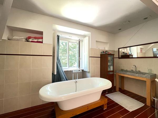 Maison à vendre à Verrières-le-Buisson ,Quartier recherché, en lisière de forêt, terrain de 2 398 m² avec piscine