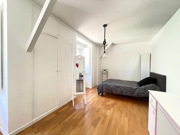 Maison à vendre à Verrières-le-Buisson ,Quartier recherché, en lisière de forêt, terrain de 2 398 m² avec piscine