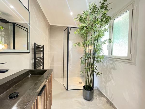 Maison à vendre à Verrières-le-Buisson ,Quartier recherché, en lisière de forêt, terrain de 2 398 m² avec piscine