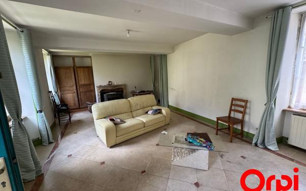 Maison à vendre    5 pièces •  Bruyères-et-Montbérault