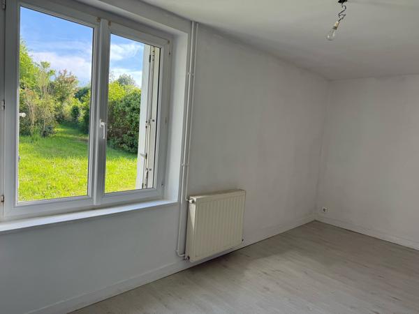 Maison Briarde indépendante 4 chambres - garage - hangar 2482m²
