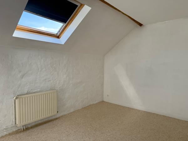 Maison Briarde indépendante 4 chambres - garage - hangar 2482m²