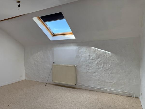 Maison Briarde indépendante 4 chambres - garage - hangar 2482m²
