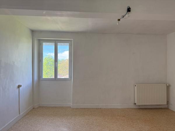 Maison Briarde indépendante 4 chambres - garage - hangar 2482m²