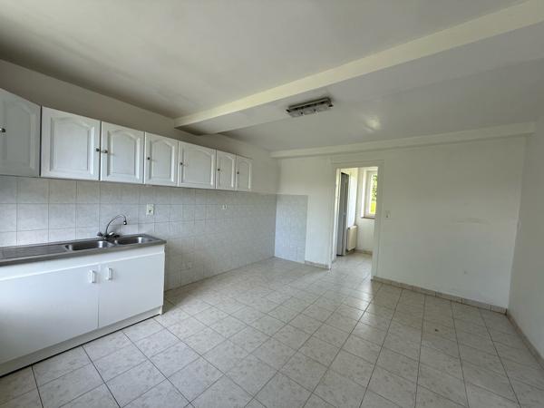 Maison Briarde indépendante 4 chambres - garage - hangar 2482m²