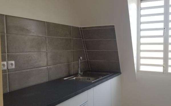 Appartement à louer    2 pièces •  Basse-Terre