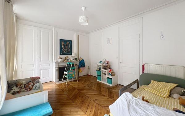 Appartement à vendre    3 pièces • 87,74 m2 Lyon 1