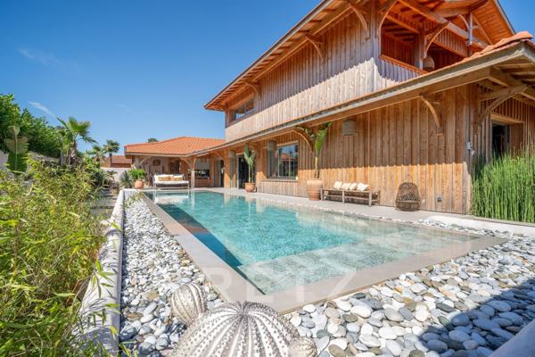 Villa d’Architecte en bois – Style Ferret-Capien