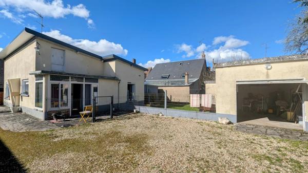 Vente                                                      Maison de village
                        
                     2 pièces                      72 m2                     à Aubigny-sur-Nère