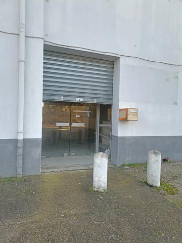 Bollène (84500) À louer : Entrepôt spacieux à Bollène