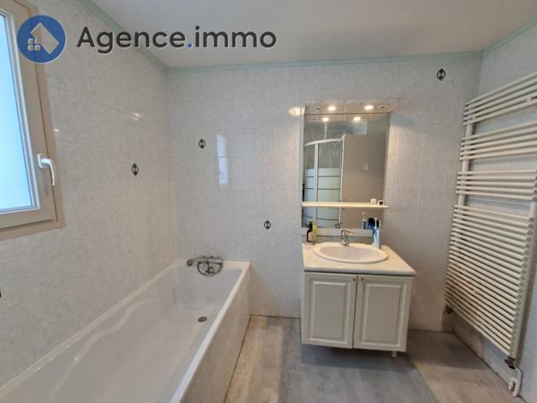 À vendre - Maison traditionnelle, 7 pièces située à Parigné-l'Évêque (72250)
