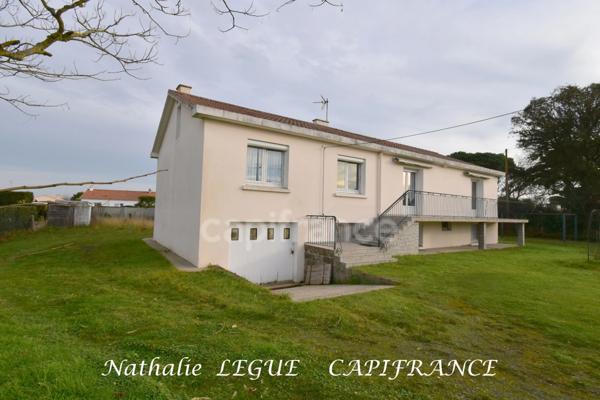 Maison 196 m² à vendre 11 pièces NOTRE DAME DE MONTS (85) 6 chambres , 2 locatifs , 3 garages , 1 puits terrain clos 1685m²