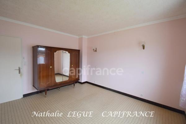 Maison 196 m² à vendre 11 pièces NOTRE DAME DE MONTS (85) 6 chambres , 2 locatifs , 3 garages , 1 puits terrain clos 1685m²