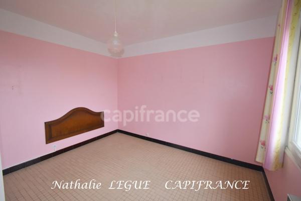 Maison 196 m² à vendre 11 pièces NOTRE DAME DE MONTS (85) 6 chambres , 2 locatifs , 3 garages , 1 puits terrain clos 1685m²