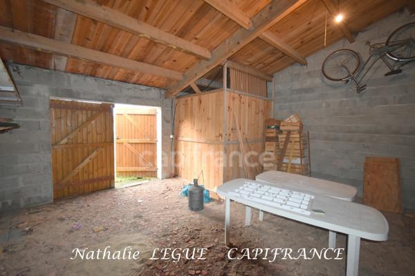 Maison 196 m² à vendre 11 pièces NOTRE DAME DE MONTS (85) 6 chambres , 2 locatifs , 3 garages , 1 puits terrain clos 1685m²