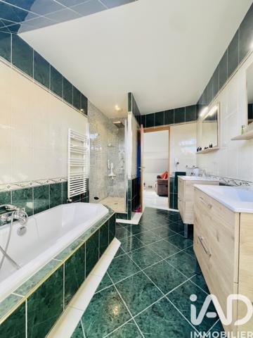 Maison à vendre 8 pièces 209 m² Verneuil-en-Halatte