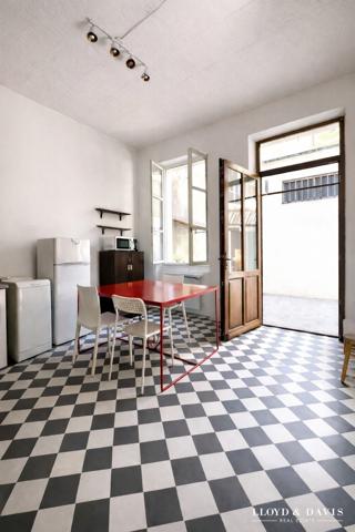 Grenoble – Opportunité investisseurs | Maison de ville atypique en duplex 45 m² | Cour privative | Cœur de Grenoble