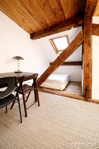 Grenoble – Opportunité investisseurs | Maison de ville atypique en duplex 45 m² | Cour privative | Cœur de Grenoble