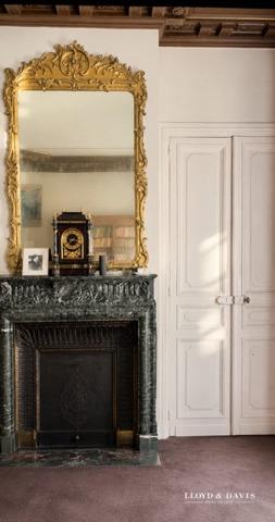 Paris VIIe — Boulevard Saint-Germain — Appartement de prestige dans un immeuble d’angle de grand standing