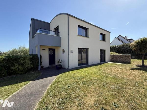Très belle maison contemporaine avec piscine proche mer