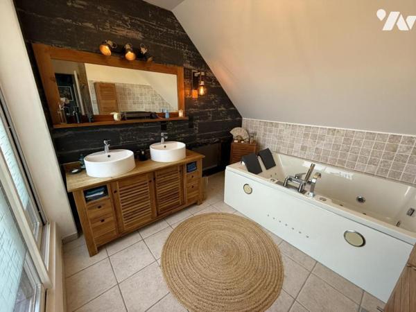 Très belle maison contemporaine avec piscine proche mer