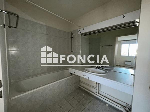 Location Appartement 2 pièces 46.3 m² - 4 PLACE JEAN CHOREL Villeurbanne 69100