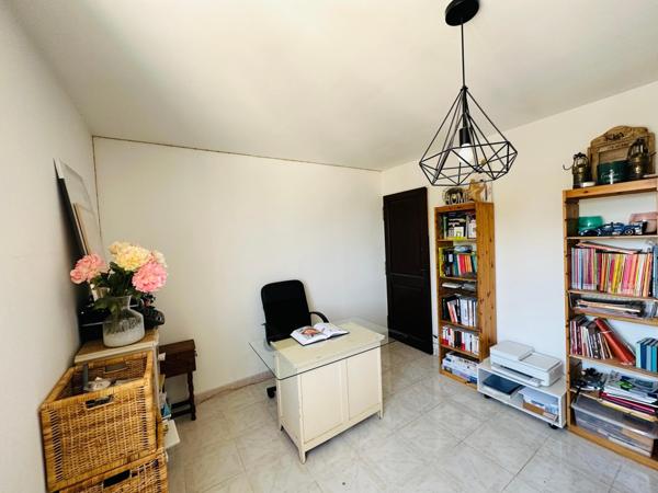 Rare à la vente, maison jumelée à La Fare les Oliviers