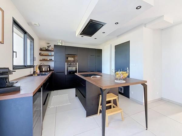 INDRE ET LOIRE, MONNAIE 10 KMS DE Tours, maison de 120 m2 avec jardin, 3 chambres et bureau