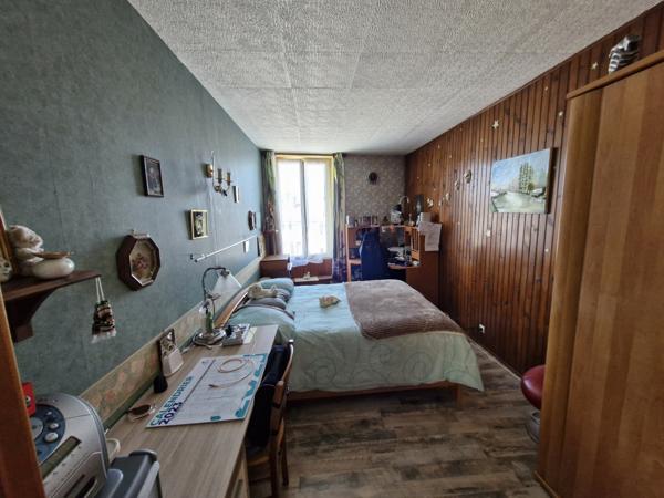 SPACIEUSE MAISON 7 CHAMBRES - TERRAIN - DEPENDANCES