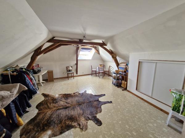 SPACIEUSE MAISON 7 CHAMBRES - TERRAIN - DEPENDANCES